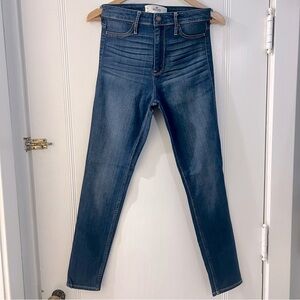 Hollister high rise super skinny jean 7R , 28W, Medium wash, zipper fly
